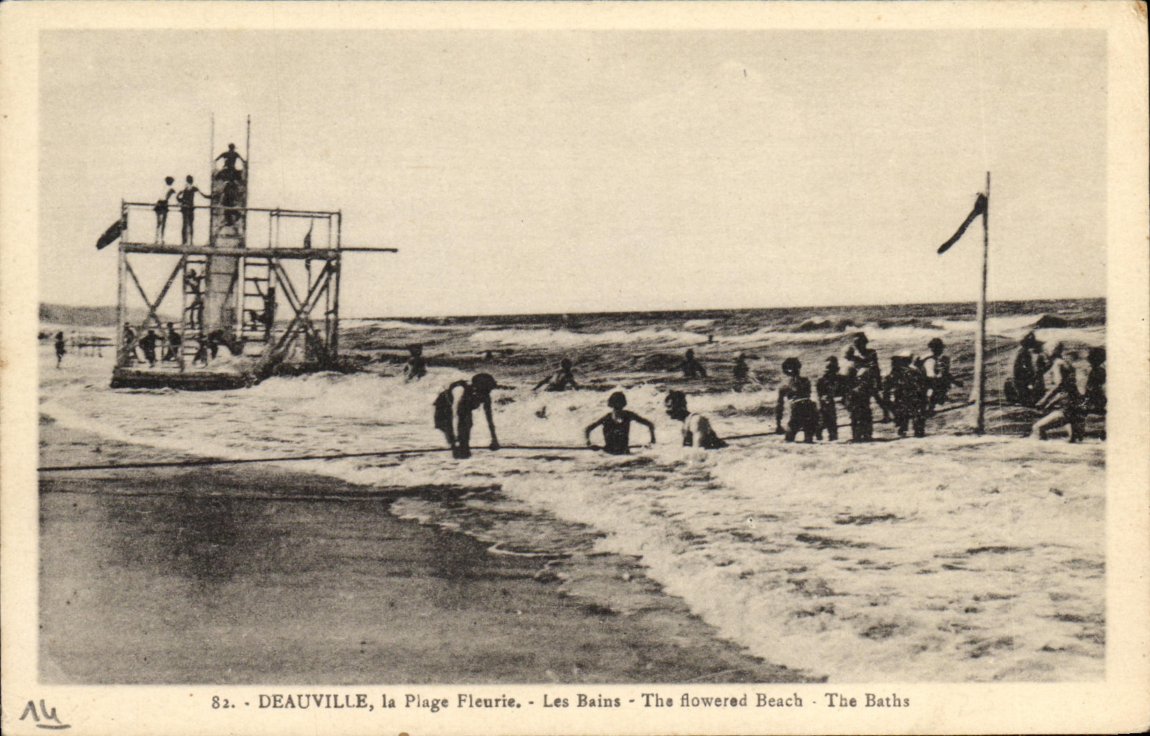 Deauville, la Plage Fleurie — Les Bains — The flowered Beach — The Baths — n°82