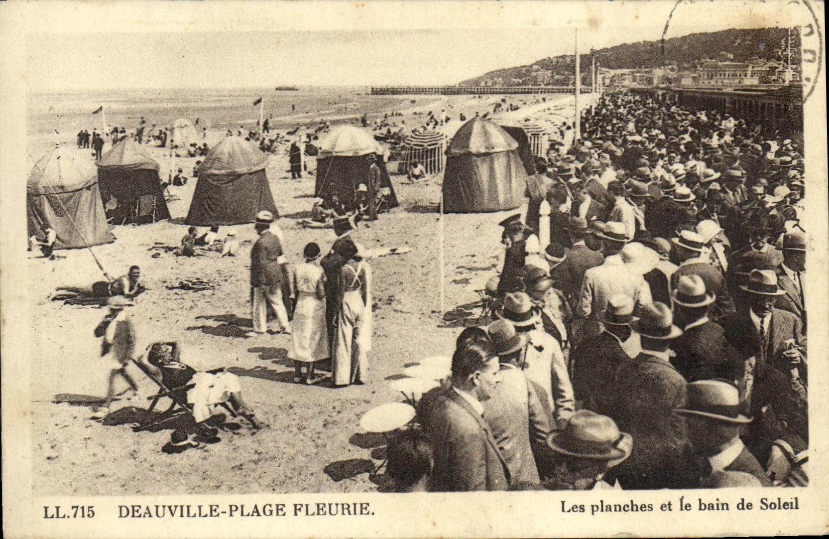 Deauville-Plage Fleurie — Les planches et le bain de Soleil — LL.715