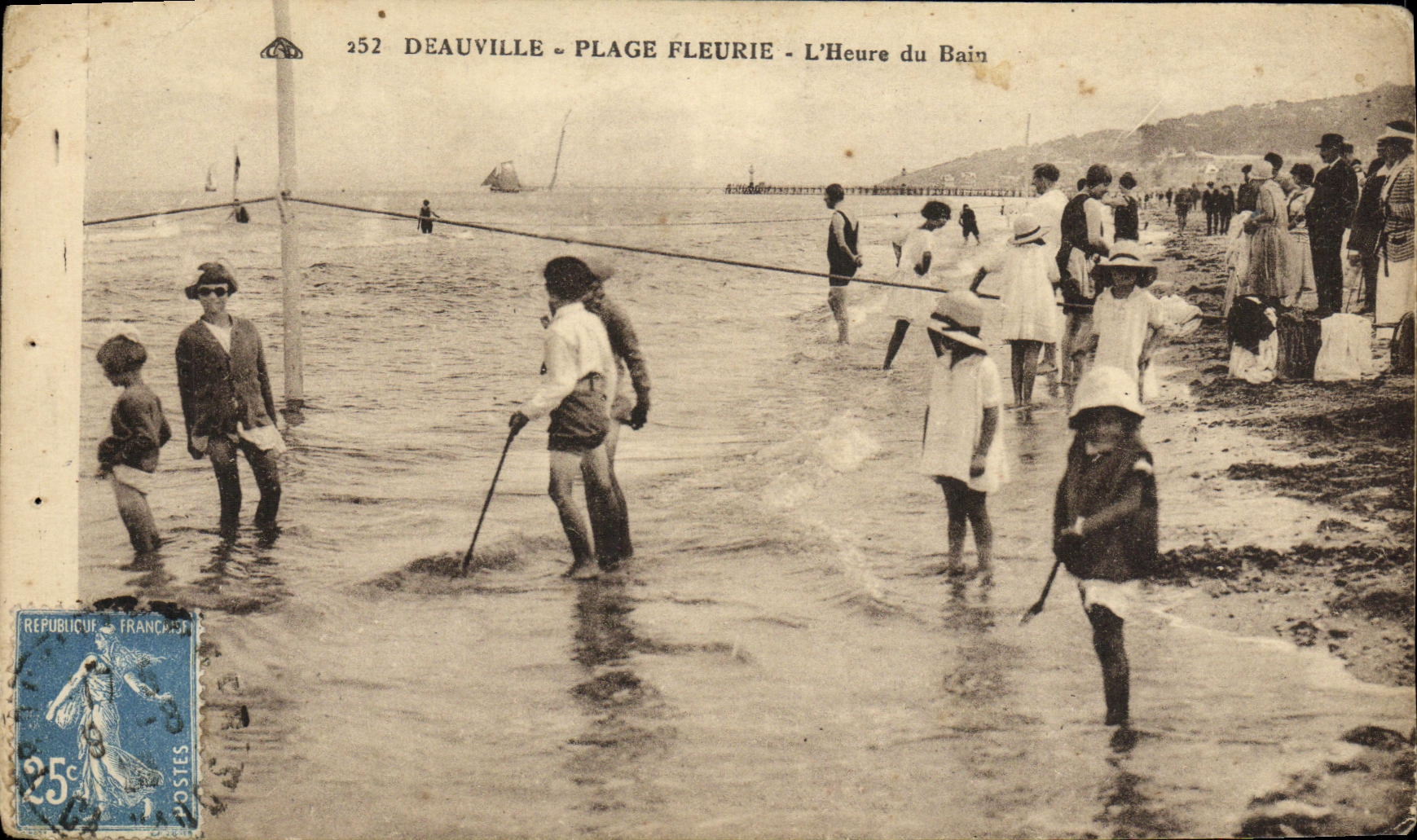 CPA Deauville Plage Fleurie L Heure du Bain