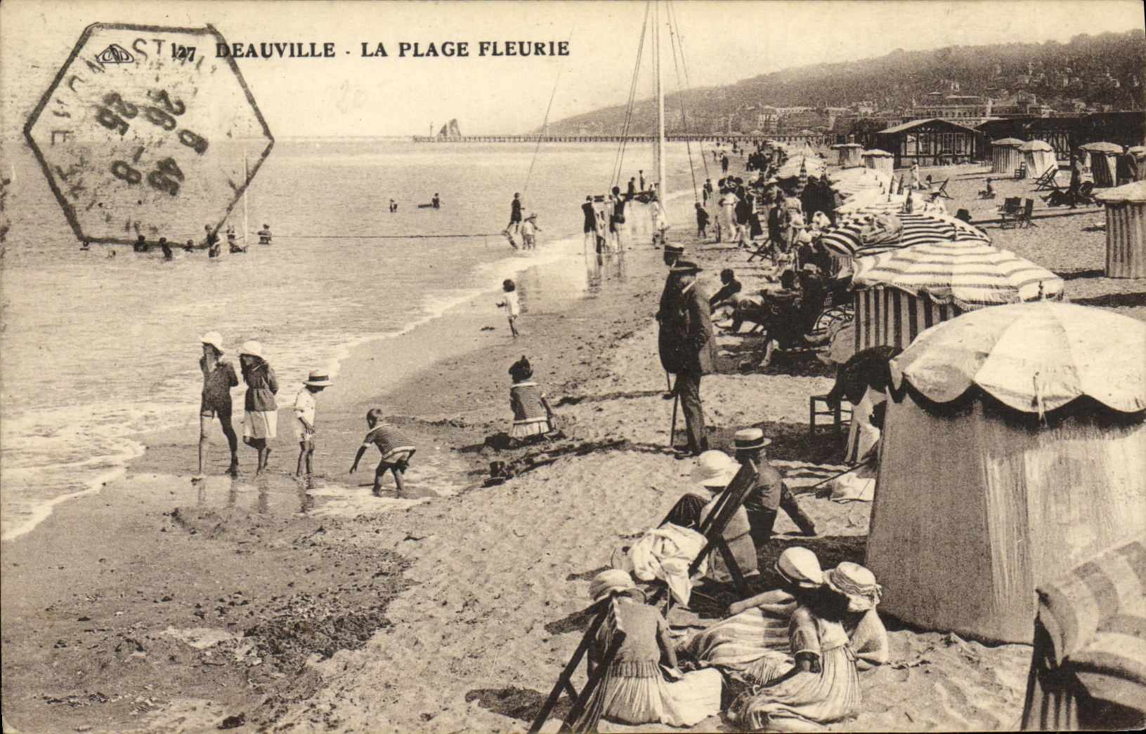 Deauville - La Plage Fleurie — éditeur : Alsacienne des Arts Photographiques