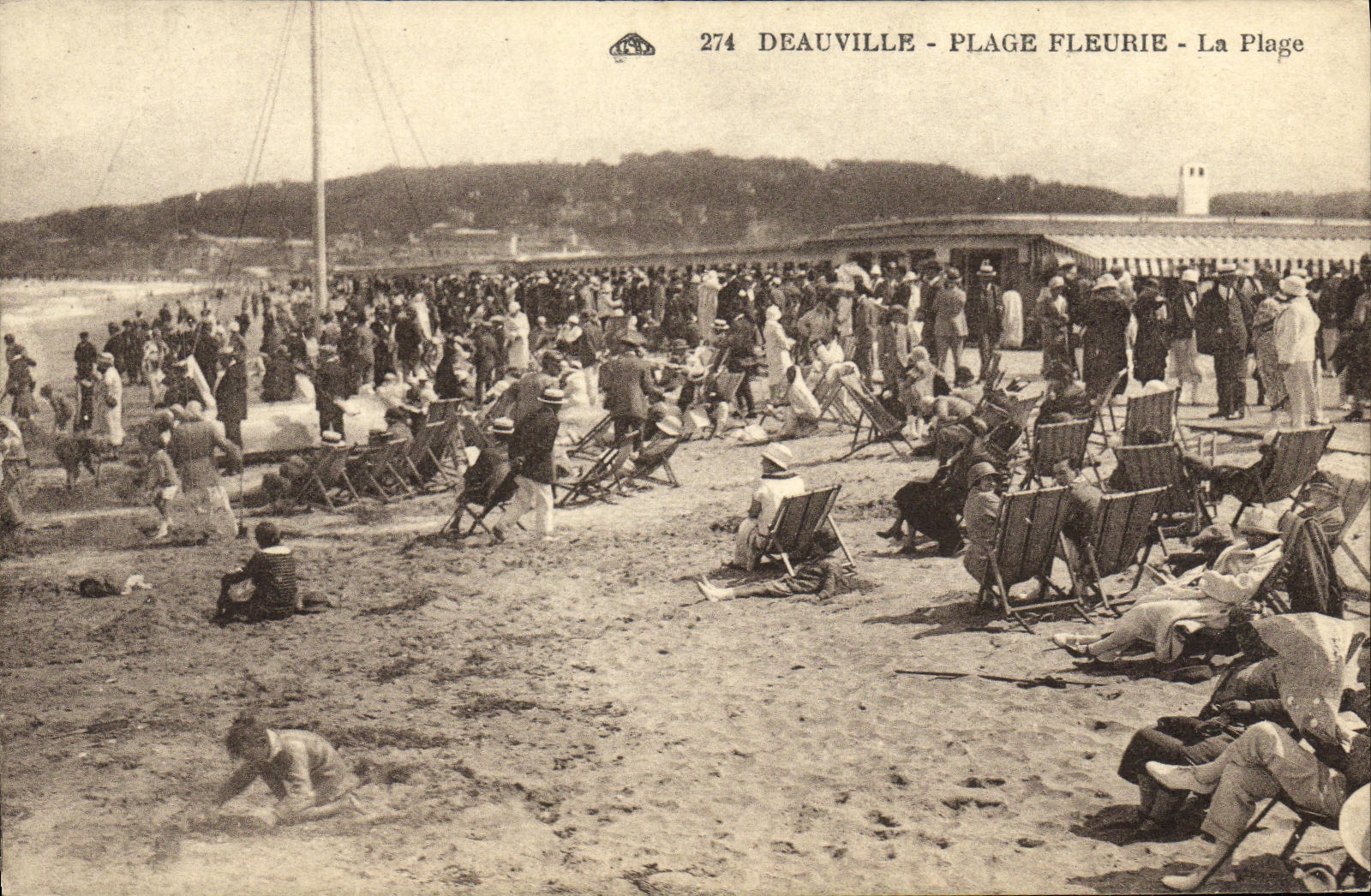 Deauville - Plage Fleurie - La Plage — CPA n°274