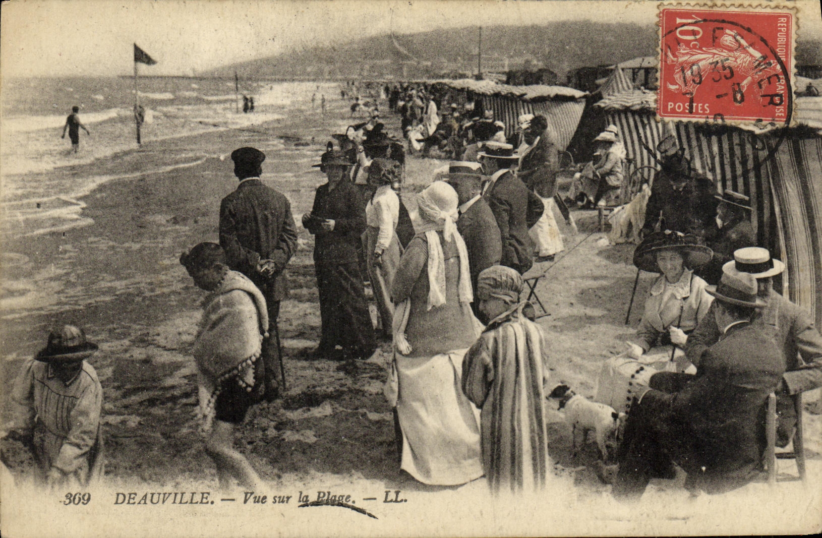 Deauville — Blick auf den Strand — LL. — n°369
