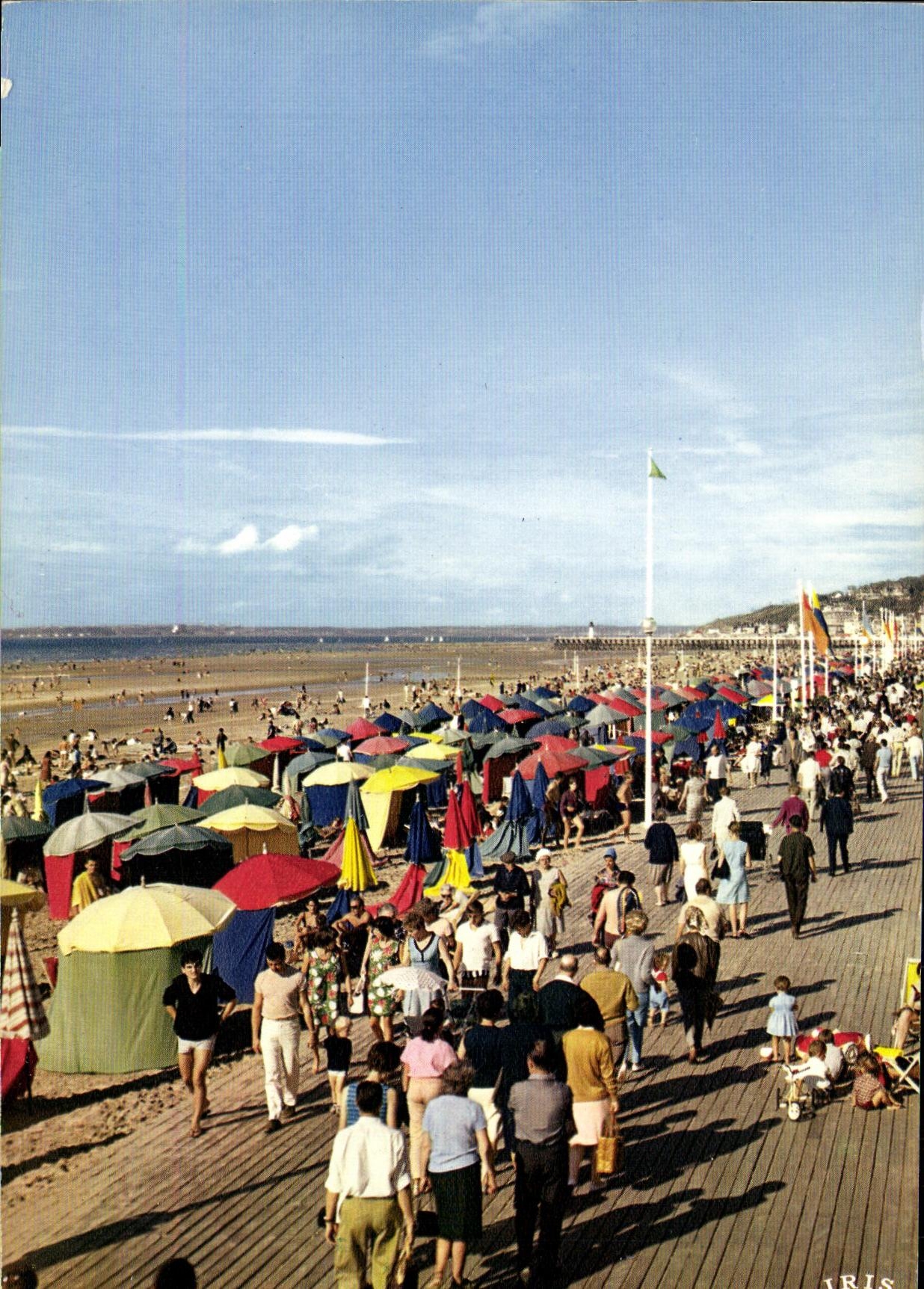 CPM Deauville Plage Fleurie La promendae et la plage