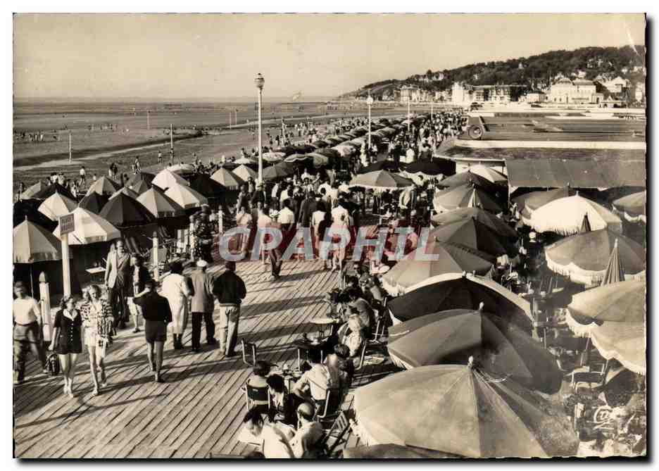 Deauville - La Plage et le Bar du Soleil — éditeur (51) « REAL-PHOTO » C.A.P. - n°103