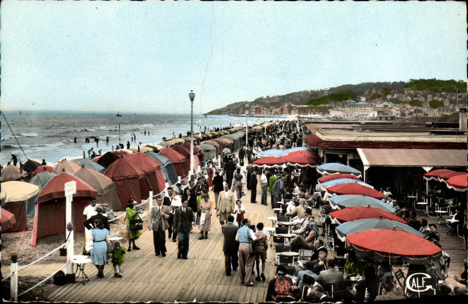 Plage de Deauville — Vue du quai et des cabines — Édition GALEF