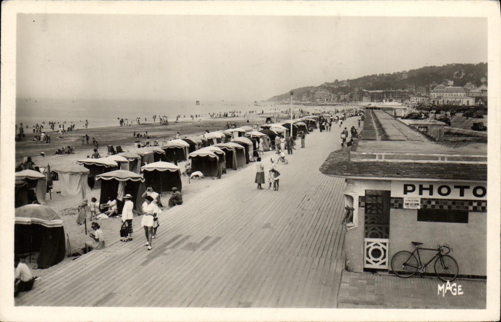 Plage de Deauville — Vue générale de la plage — Photo Mage