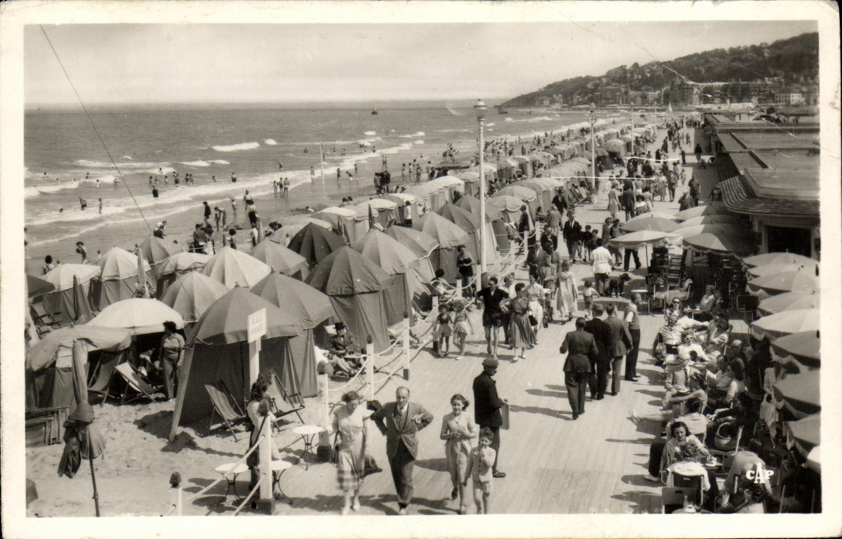 Deauville — Planches et le Bar du Soleil — C.A.P. Paris