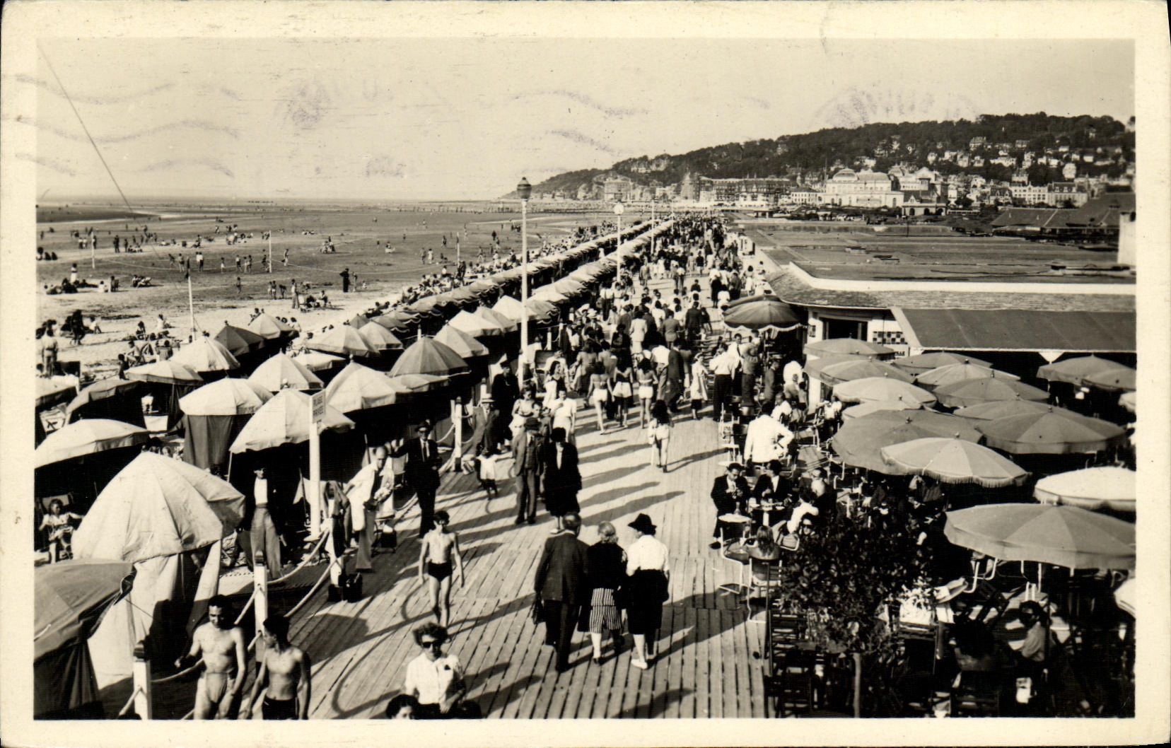 Deauville — Les Planches et la Plage — Édition Notre Oeuvre