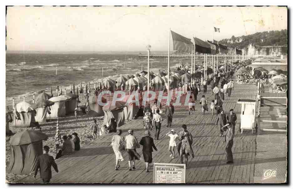 Deauville — Plage et Planches — C.P.A. n°969