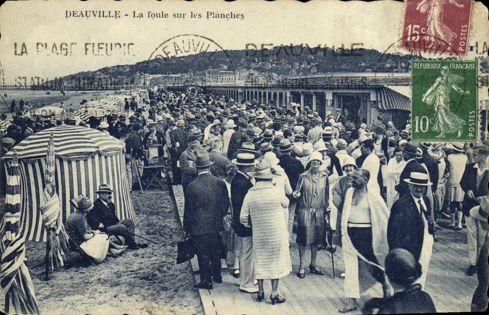 Deauville - La foule sur les Planches — La Plage Fleurie, éditeur Photo-Station, Deauville