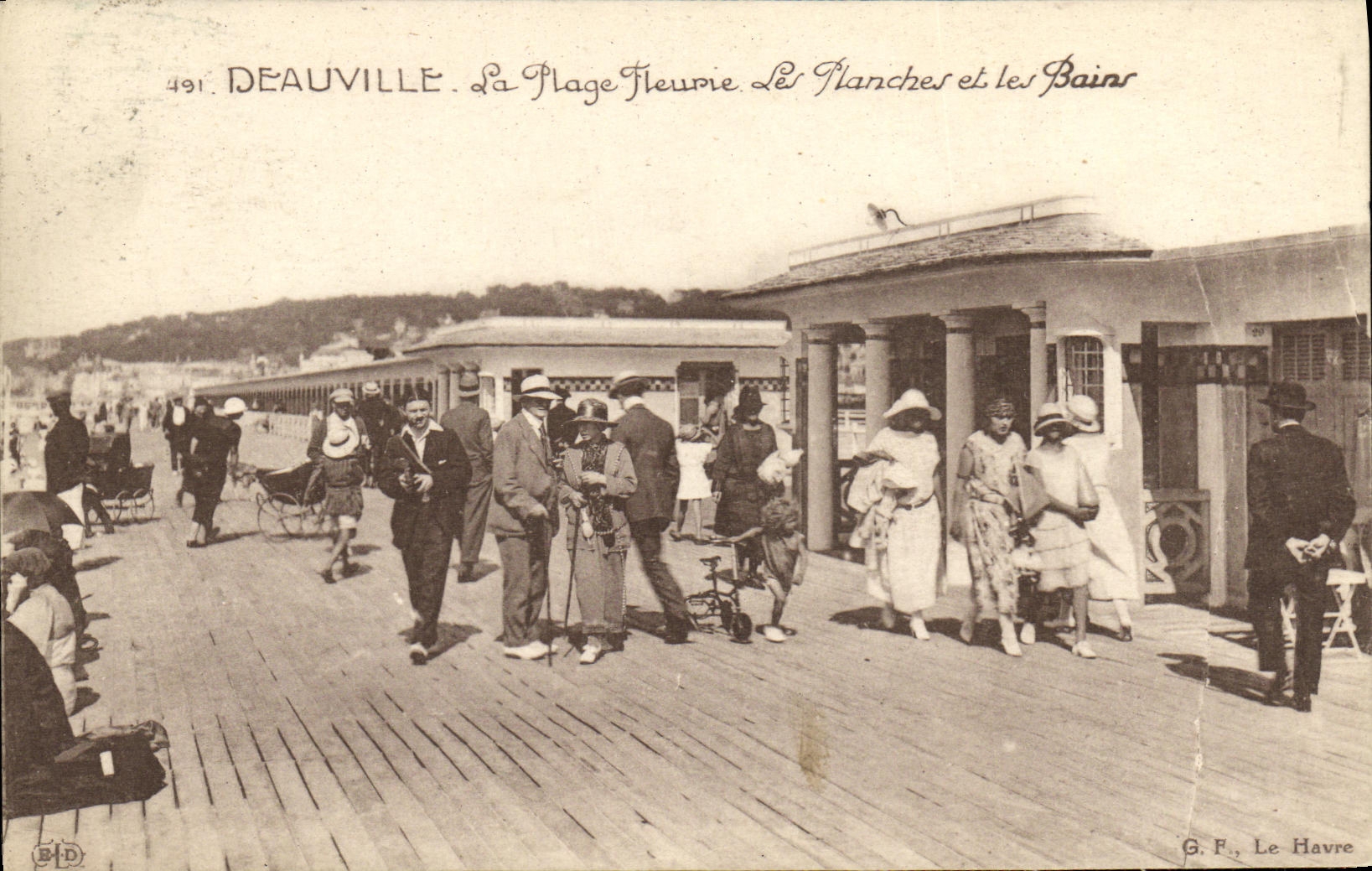 Deauville. La Plage Fleurie. Les Planches et les Bains — G. F., Le Havre, n°491