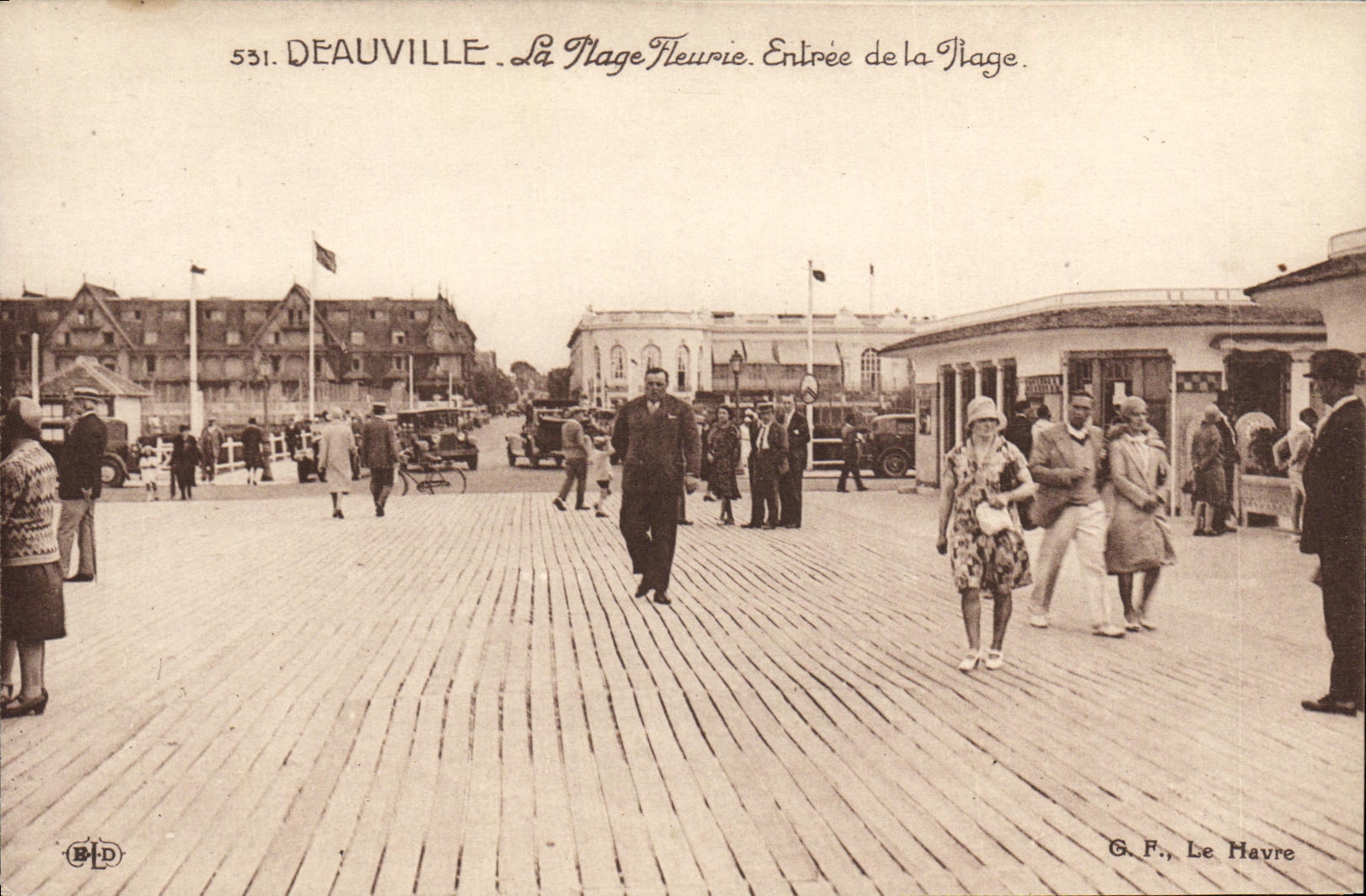 CPA Deauville La Plage Fleurie Entree de la Plage