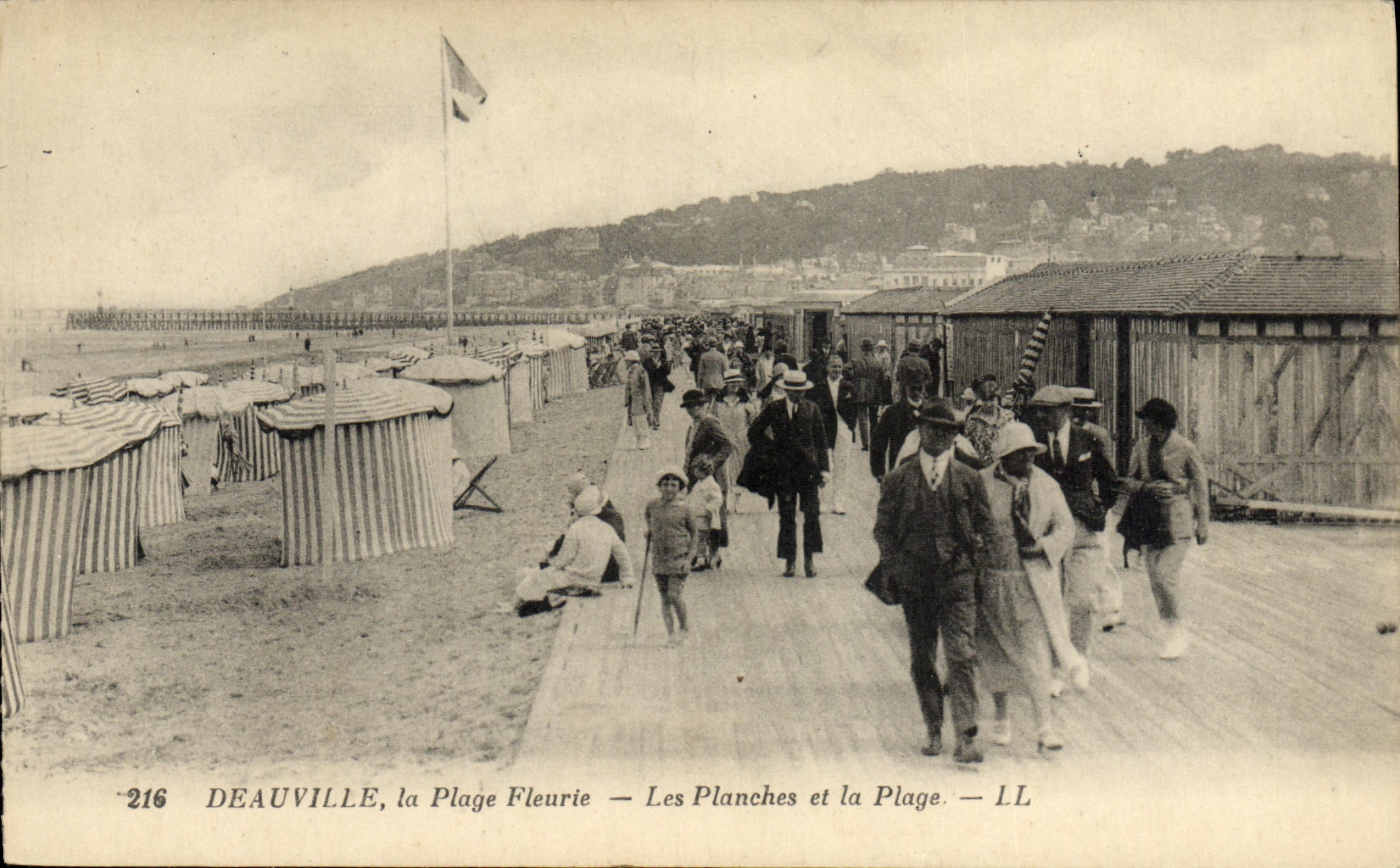 Deauville, la Plage Fleurie — Les Planches et la Plage — LL