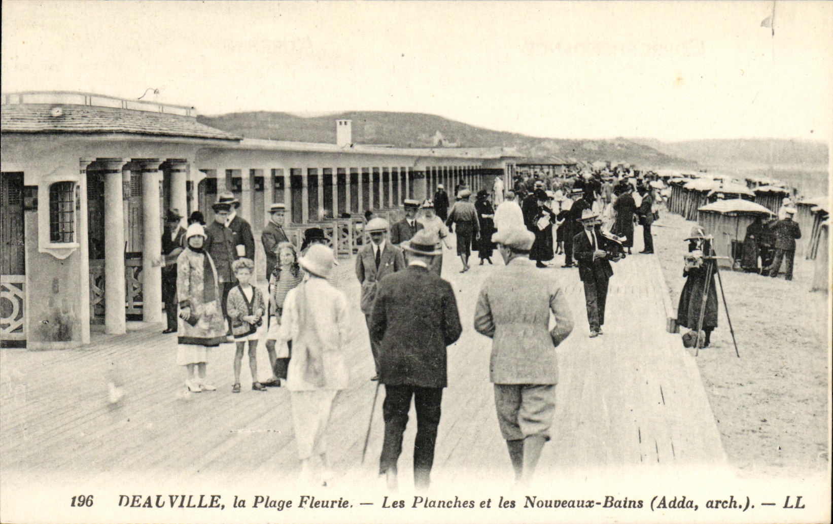 CPA Deauville la Plage Fleurie Les Planches et les Nouveaux Bains