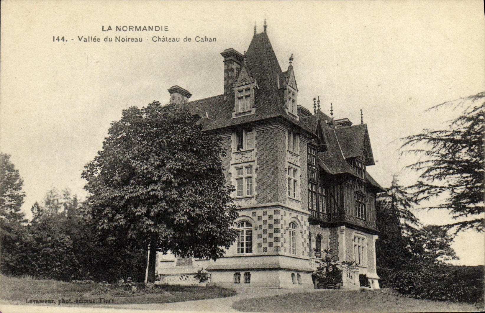 CPA Valle du Noiereau Chateau de Cahan