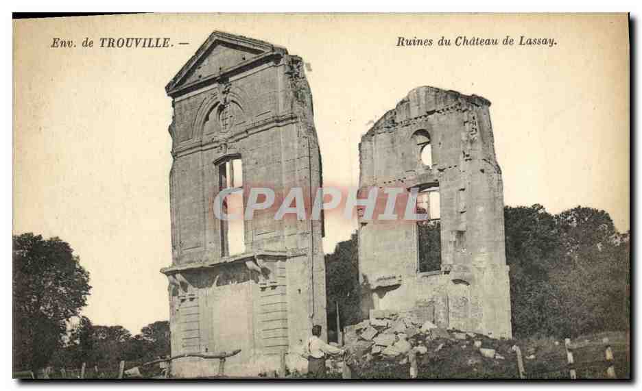 CPA Env de Trouville Ruines du Chateau de Lassay
