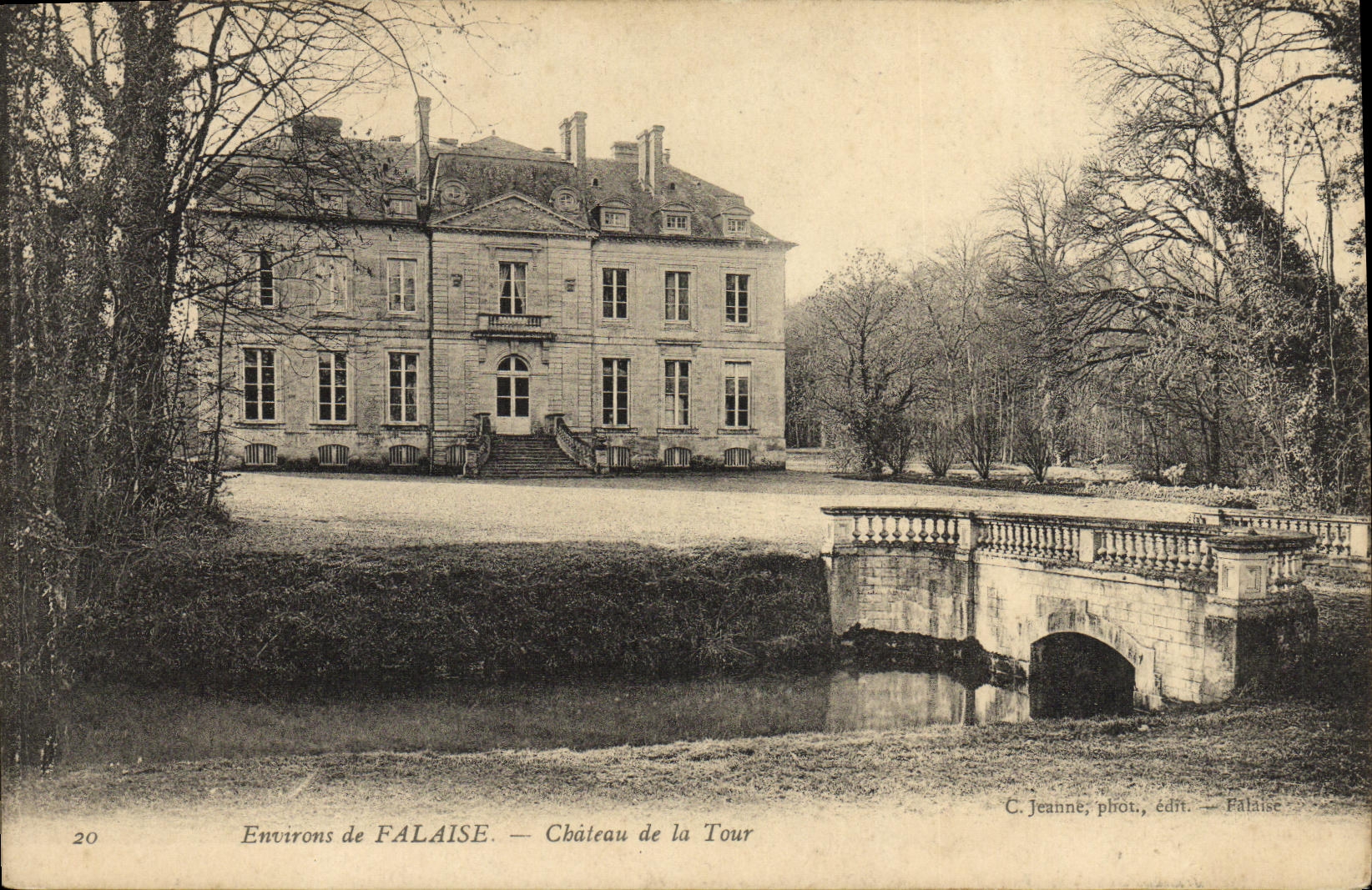 Environ de Falaise — Château de la Tour — C. Jeanne, phot. — Falaise