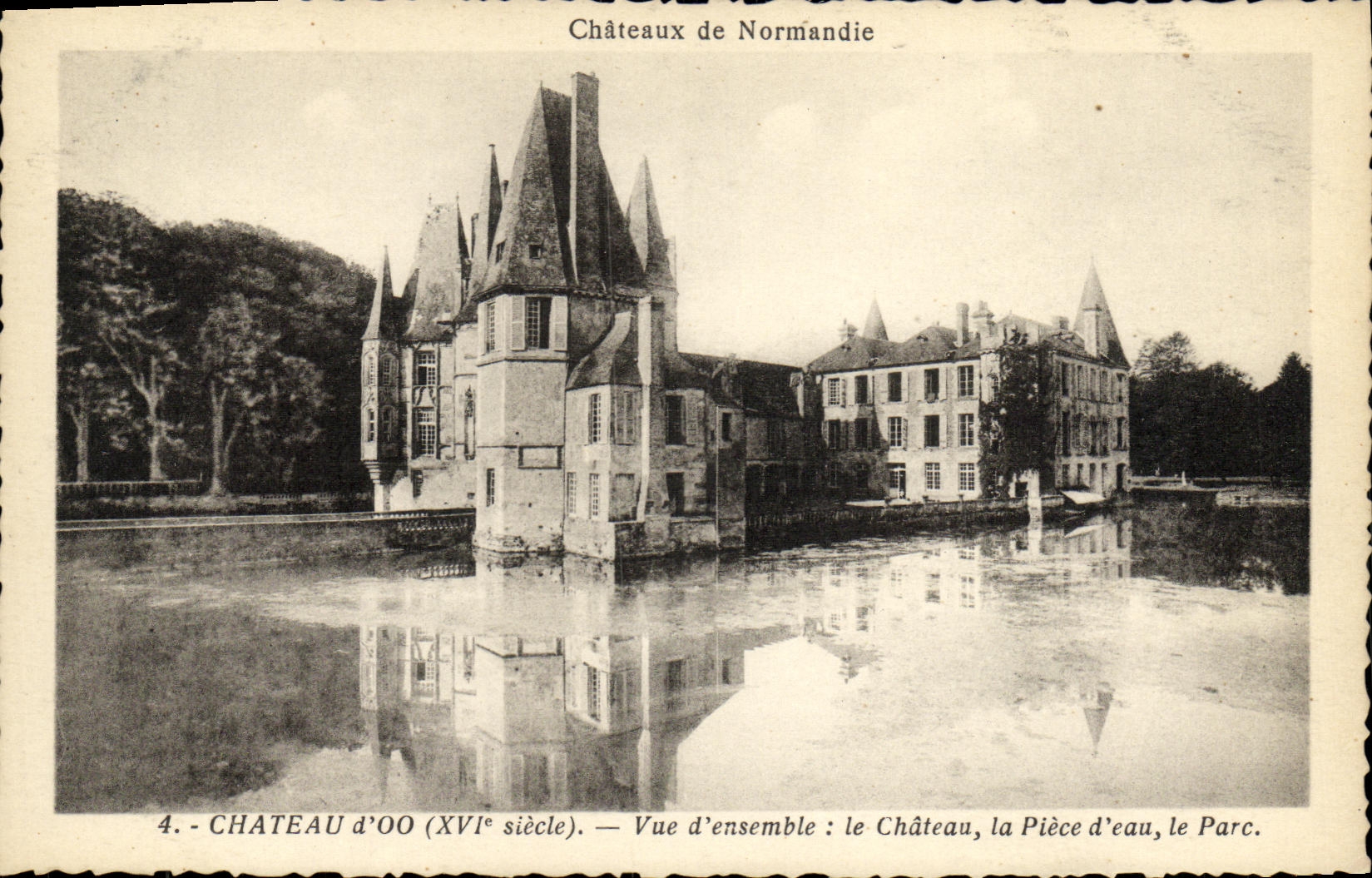 Château d'Oo (XVIe siècle) — Vue d'ensemble : le Château, la Pièce d'eau, le Parc — Châteaux de Normandie