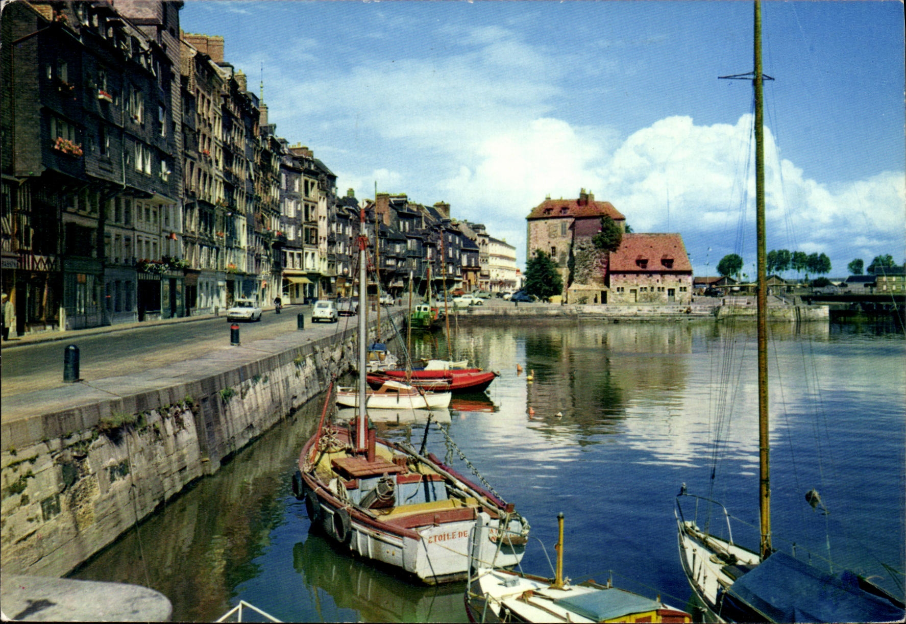 Honfleur - Le vieux bassin, le quai Ste-Catherine et la lieutenante — Couleurs Naturelles, éditeur Aptaut, n°5