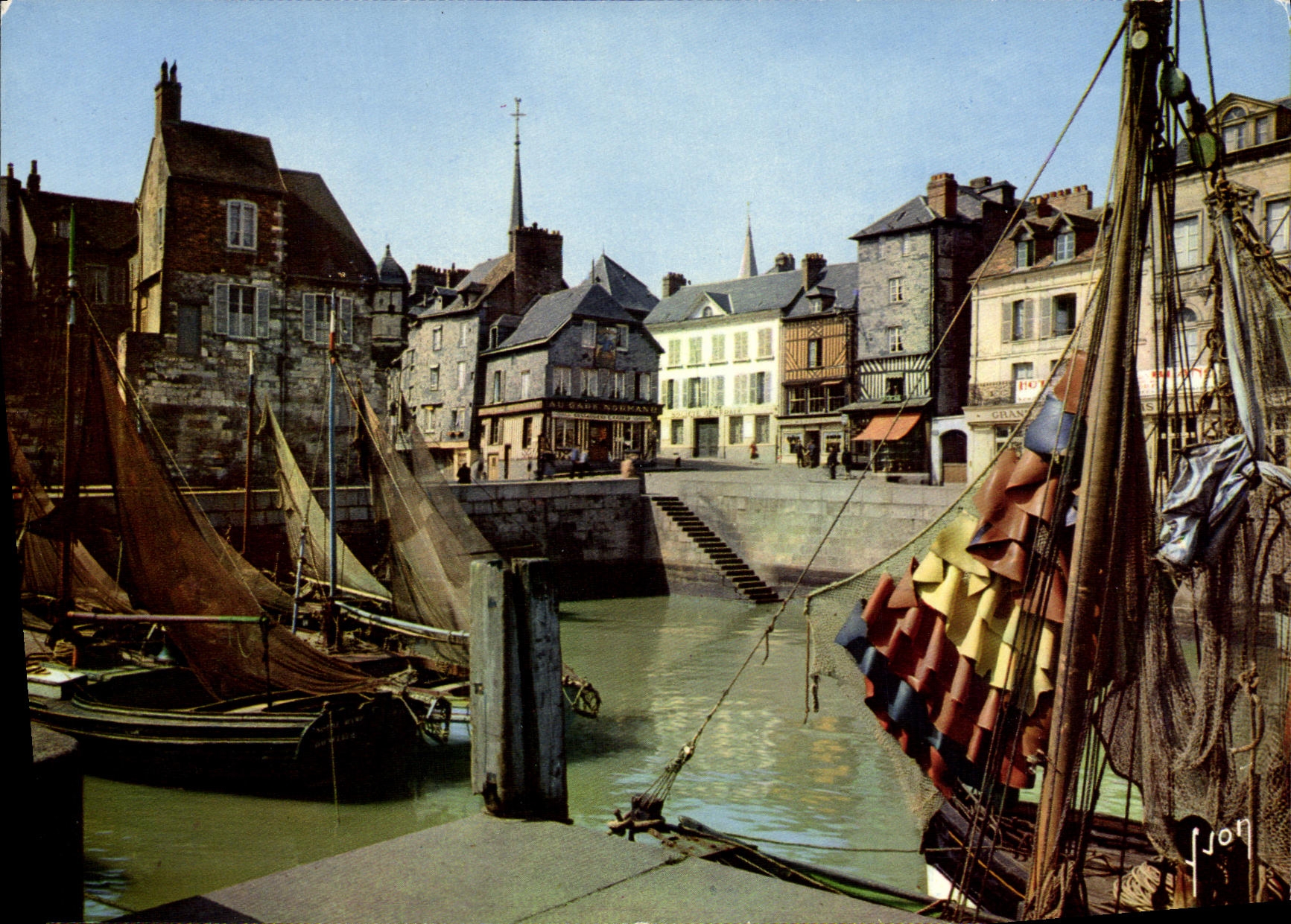 HONFLEUR (Calvados) - Bassin de la Lieutenancé et quai Beaulieu — Éditions d'Art "YVON", Paris