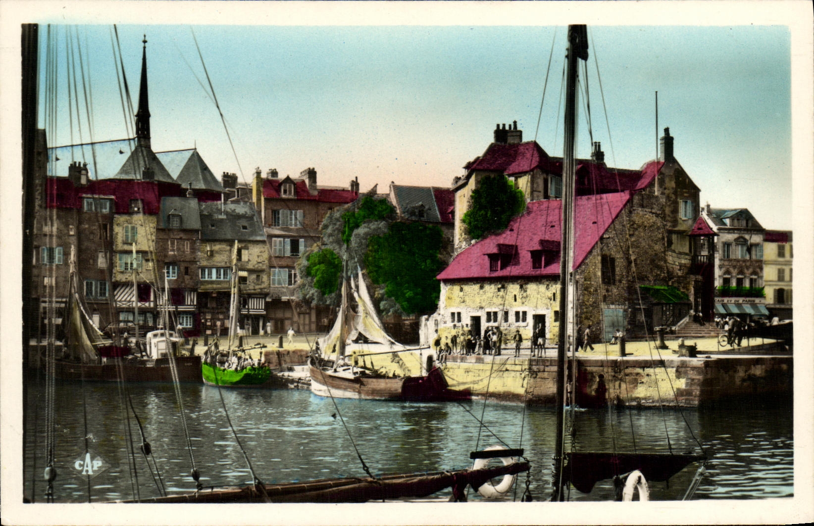 Honfleur — Un coin du vieux bassin et la Lieutenante — C.A.P. n°148