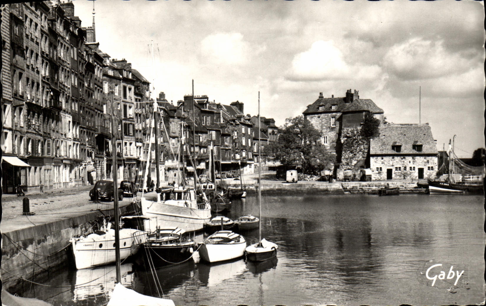 Honfleur — Le Vieux Bassin, le Quai Sainte-Catherine et la Lieutenancé — Éditions Gaby