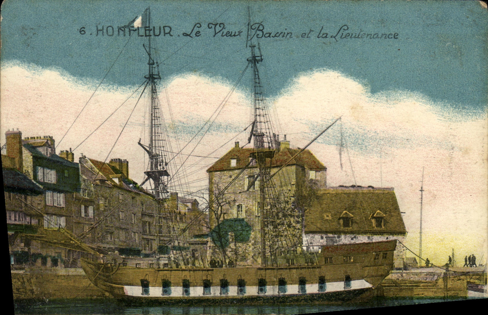 CPA Honfleur Le Vieux Bassin et la Lieutenance Bateau Voilier 