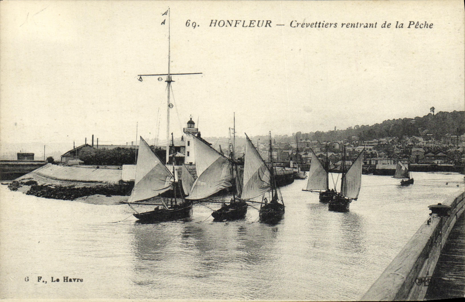 Honfleur — Crèvettiers rentrant de la Pêche — F. Le Havre, n°69
