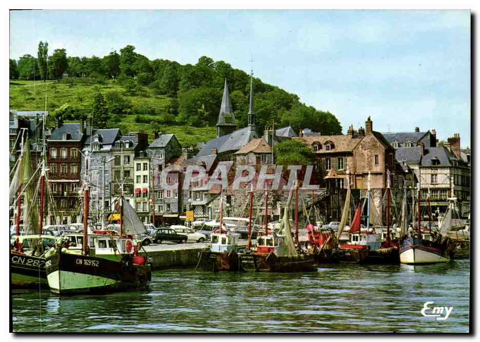 Blonville-sur-Mer — port avec bateaux de pêche et façades typiques — Éditions Normandes LE GOUBEY