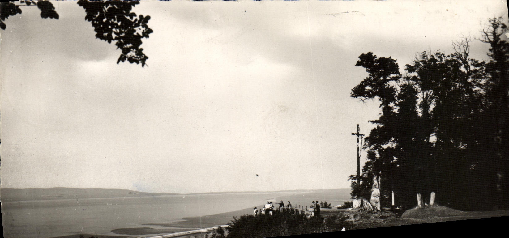 CPM Honfleur Le Calvaire de la cote de Grace sur la baie