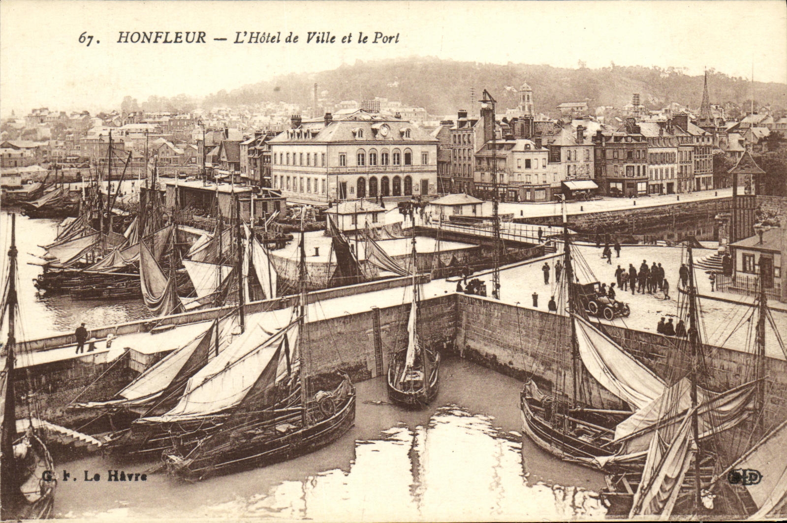 Honfleur — L'Hôtel de Ville et le Port — G. F. Le Havre