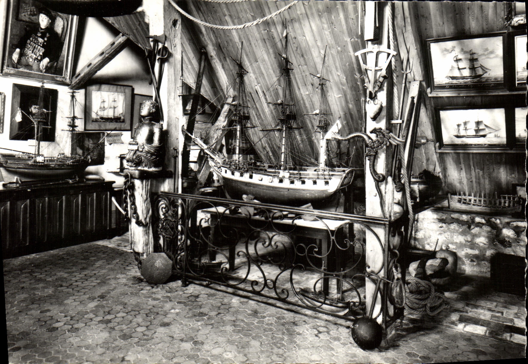 Salle de la Marine — Musée du Vieux-Honfleur — Éditions d'Art Davitié