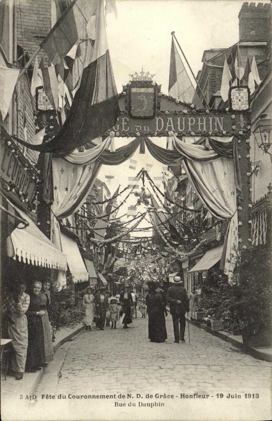 Fête du Couronnement de N.D. de Grâce — Honfleur — 19 Juin 1913 — Rue du Dauphin