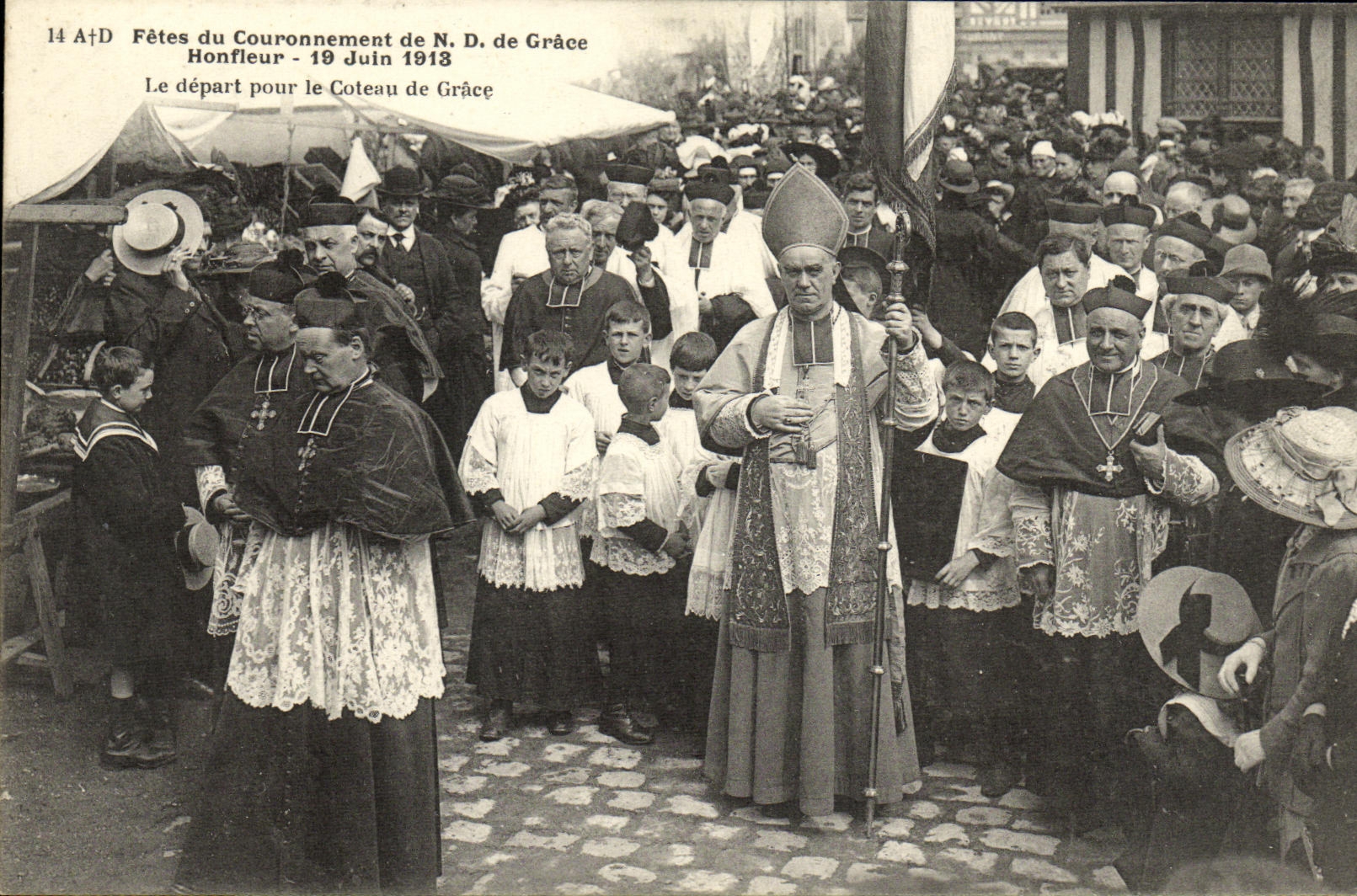 Fêtes du Couronnement de N.D. de Grâce - Honfleur - 19 Juin 1913 — Le départ pour le Coteau de Grâce