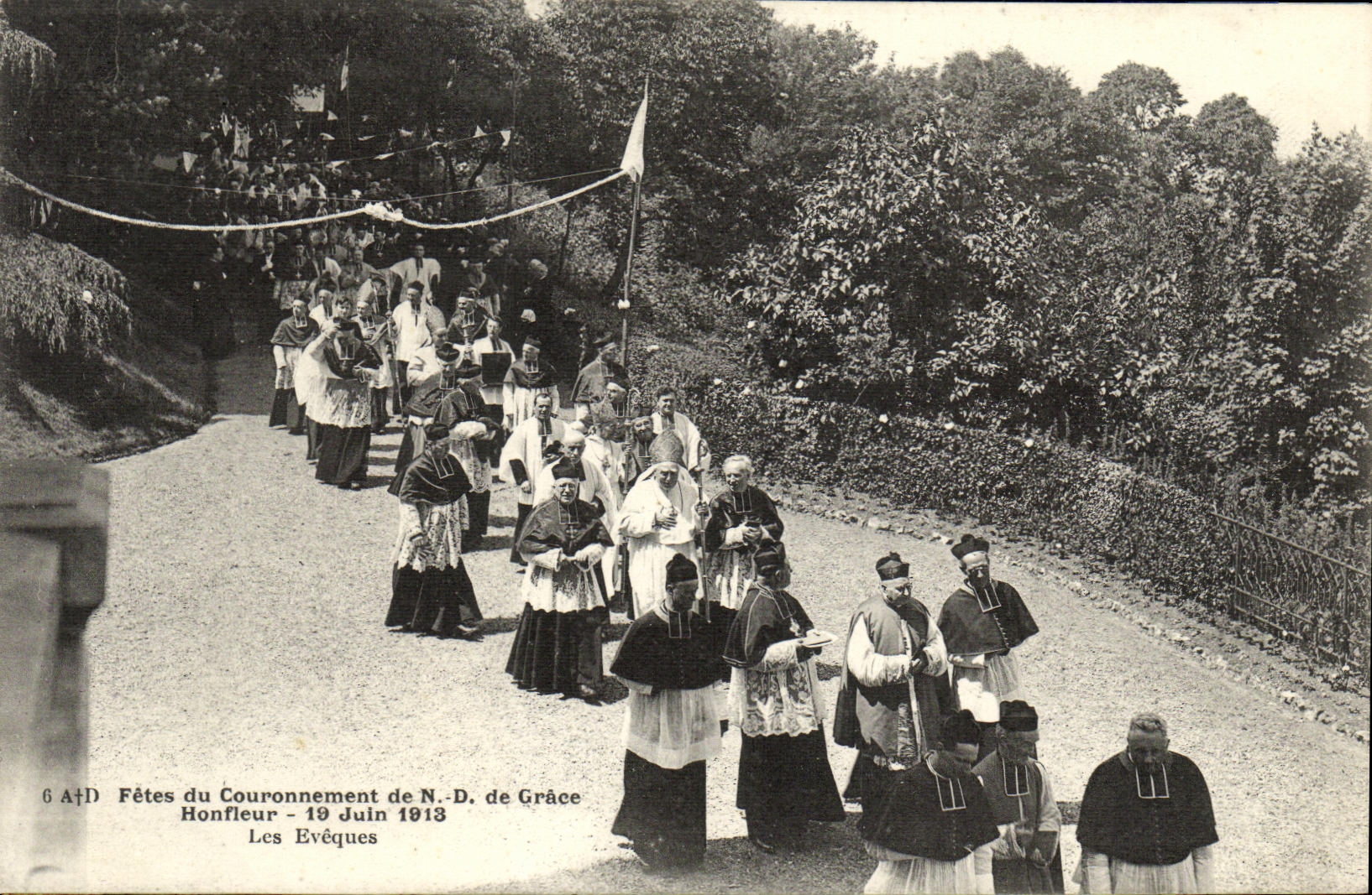 Fêtes du Couronnement de N.-D. de Grâce - Honfleur - 19 Juin 1913 — Les Évêques