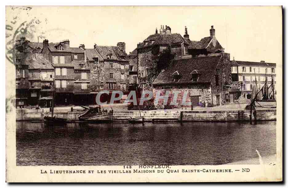 Honfleur — La Lieutenante et les vieilles maisons du Quai Sainte-Catherine — ND
