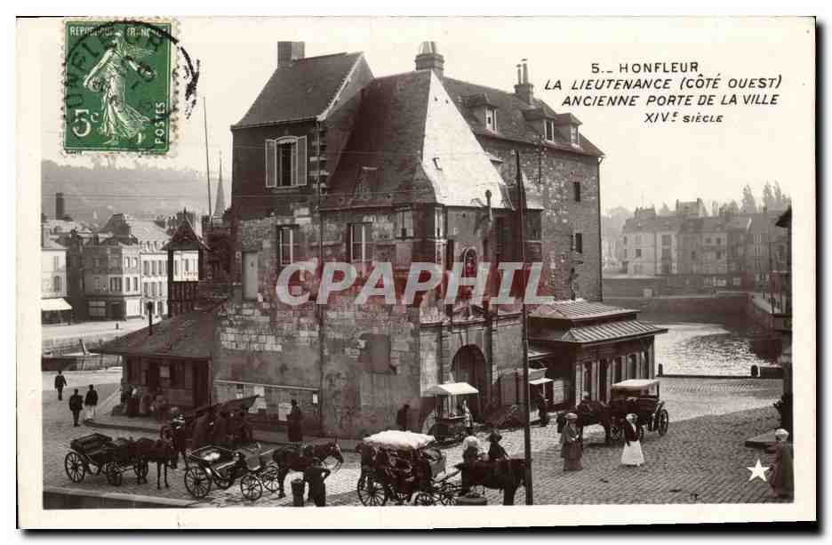Honfleur — La Lieutenancé (côté ouest), ancienne porte de la ville, XIVe siècle