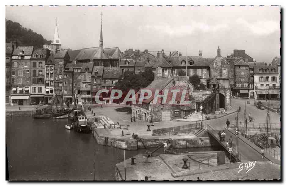 Honfleur (Calvados) — La Lieutenancé et le vieux Bassin — Éditions Caby