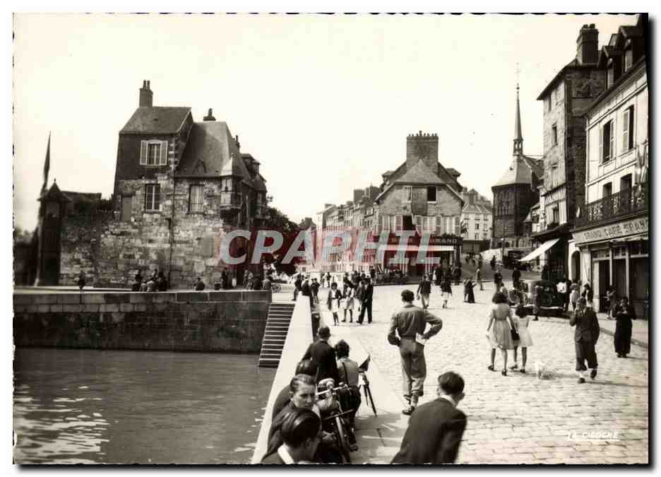 Honfleur (Calvados) — Quai Beaulieu et la Lieutenancé — La Cigogne, n°7