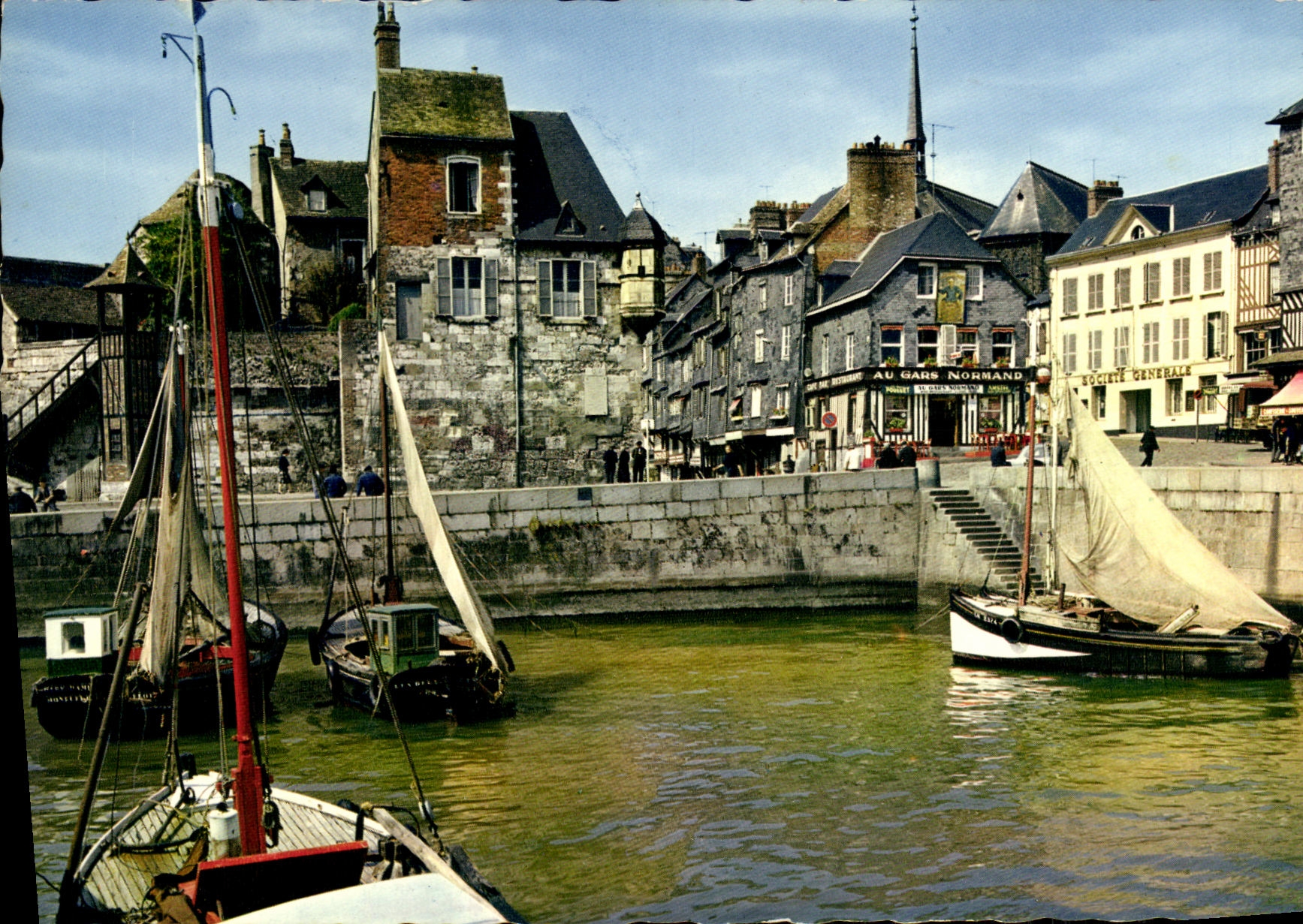 Honfleur (Calvados) — Die Lieutenant und der Platz — Éditions La Cigogne