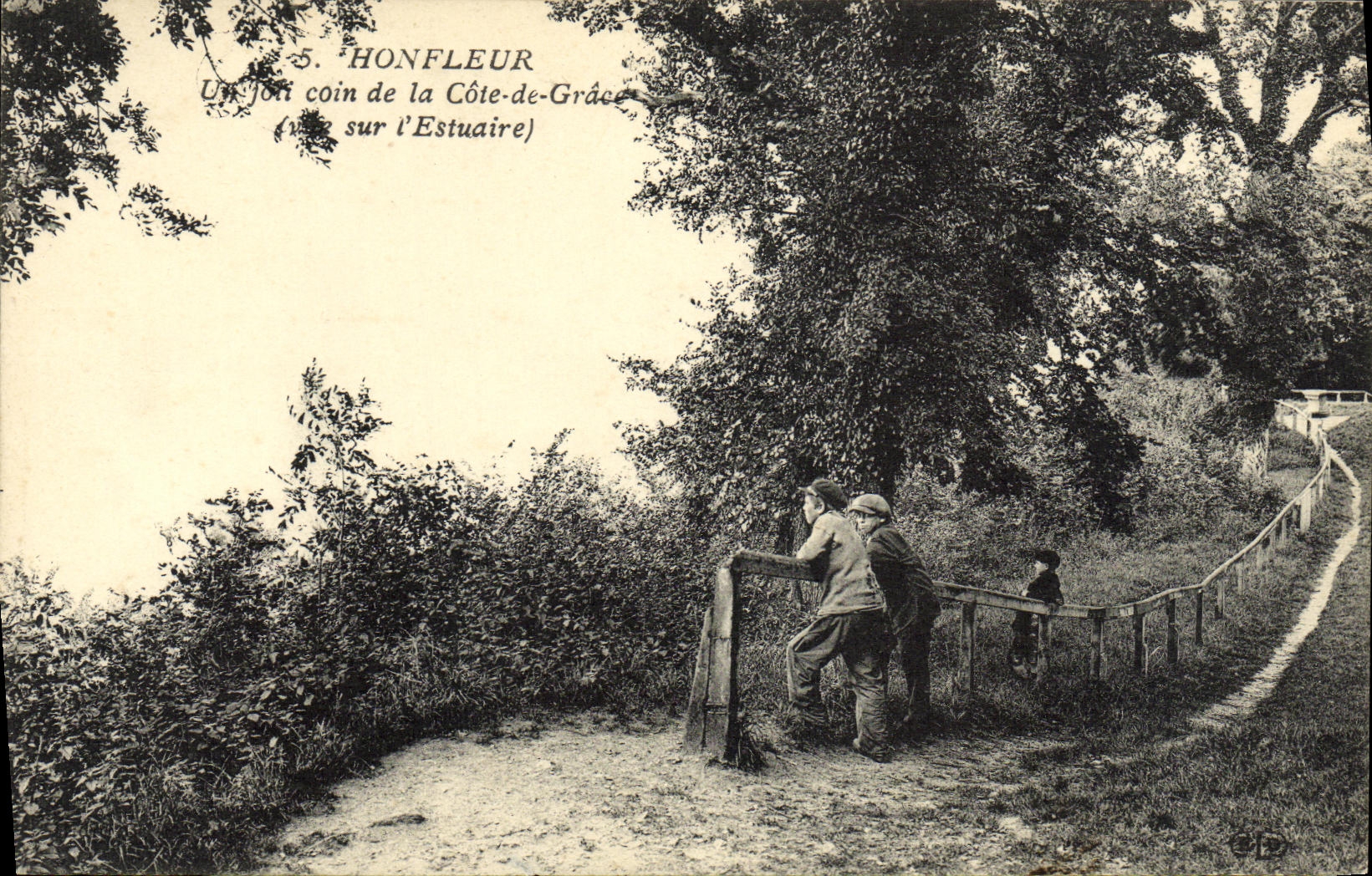 Honfleur — Un joli coin de la Côte-de-Grâce (sur l'Estuaire) — Imprimerie L. Dutey, Paris