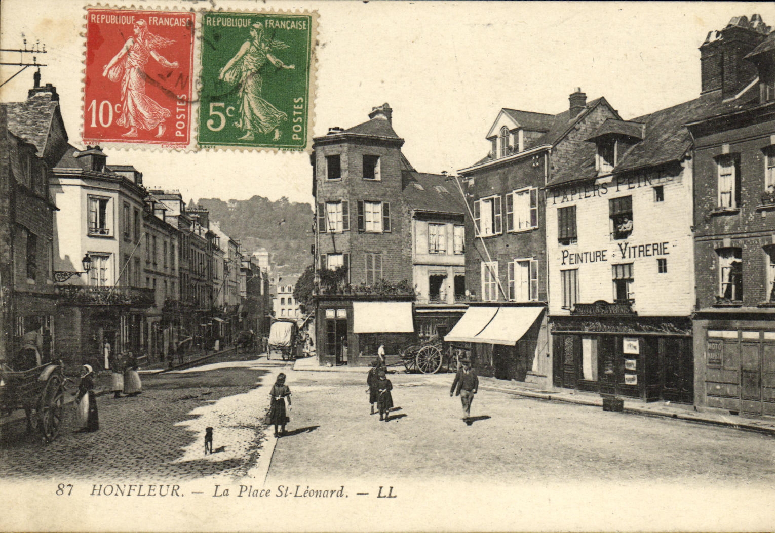 Honfleur — La Place St-Léonard — LL