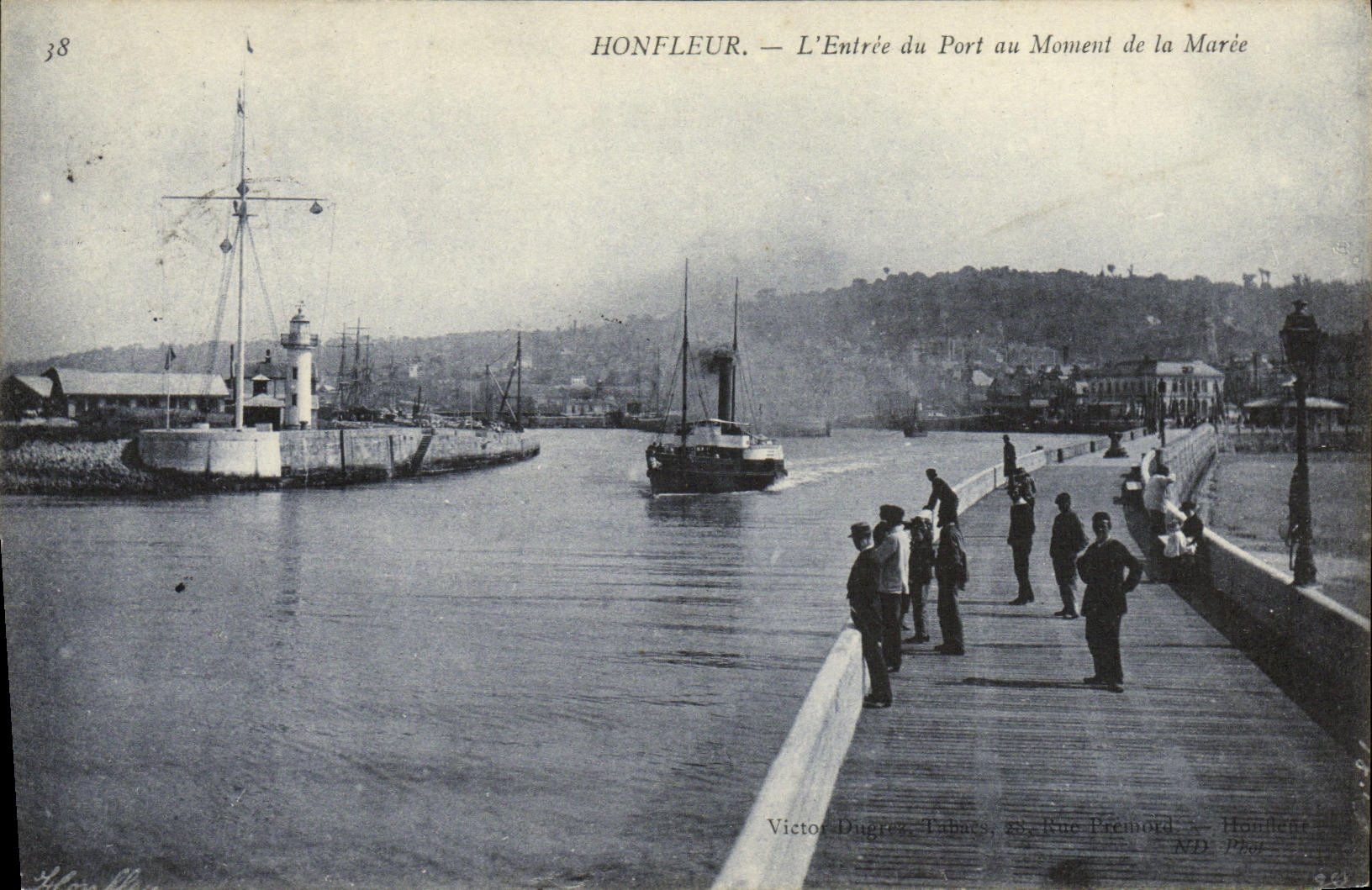 Honfleur — L'Entrée du Port au Moment de la Marée — Victor Dugres, Tabacs, 22 Rue Premord, Honfleur