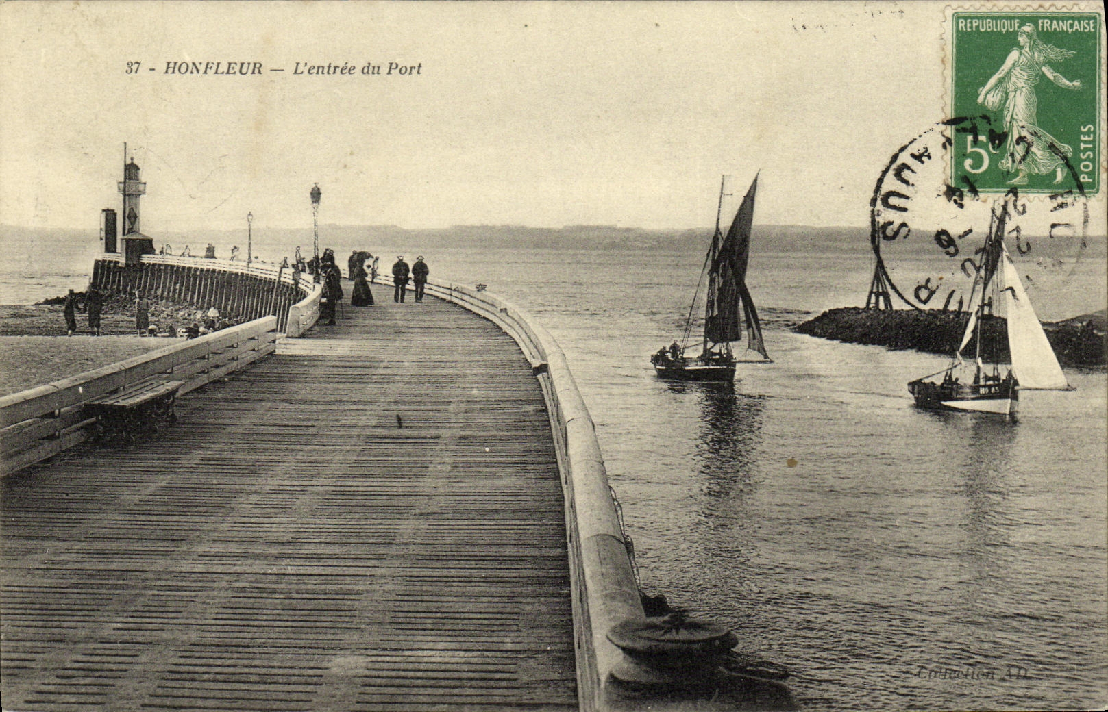 Honfleur — L'entrée du Port — Édition AD