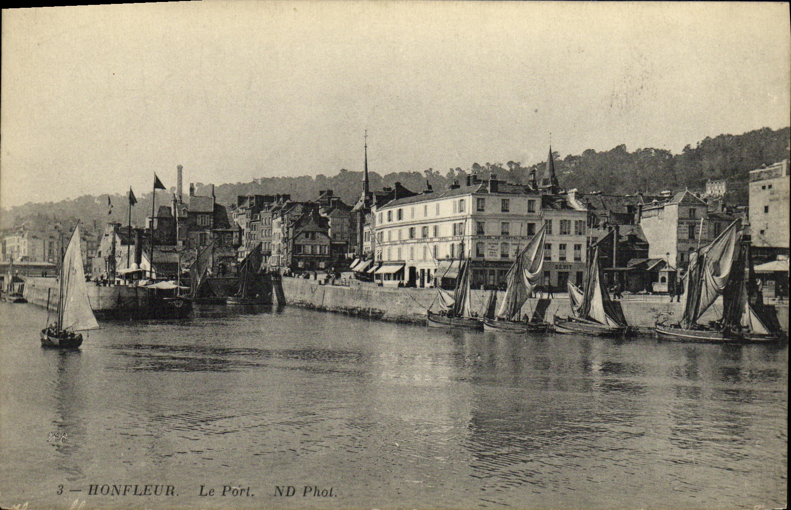 Honfleur — Le Port — ND Phot.