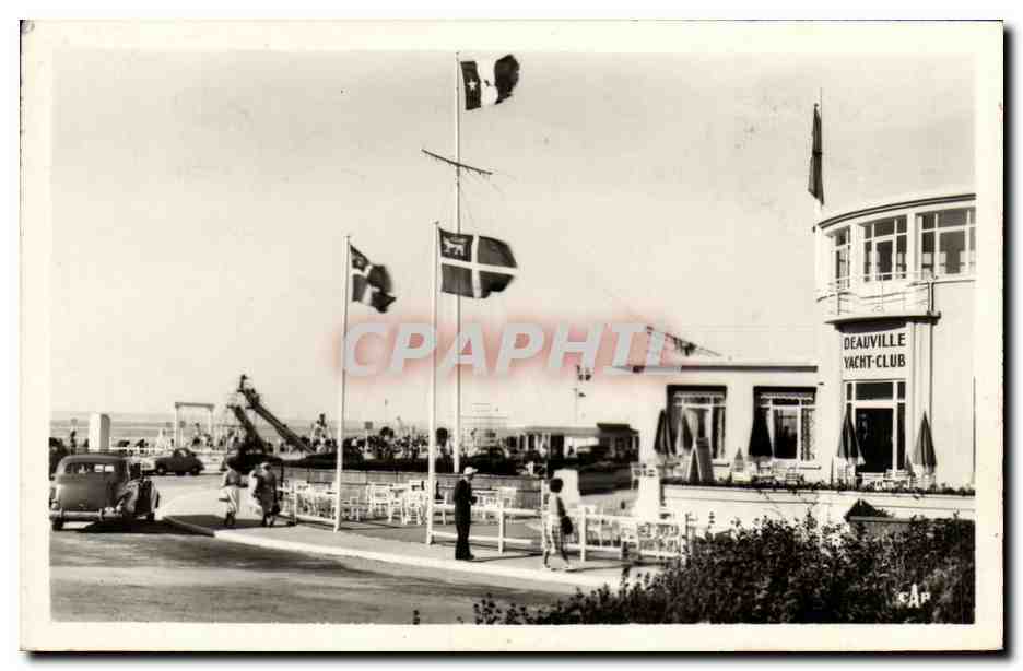 CPM Deauville Plage Fleurie Un coin de la Plage au Yacht Club