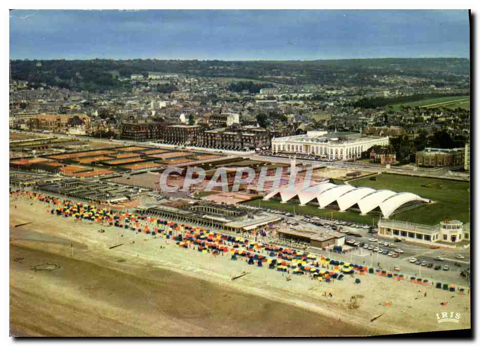Deauville (Calvados) — Plage fleurie, vue aérienne vers le casino et la piscine — Éditions B. Beaujard