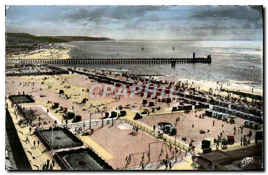 CPM Deauville Trouville Vue generale des deux Plages et la nouvelle Jetee