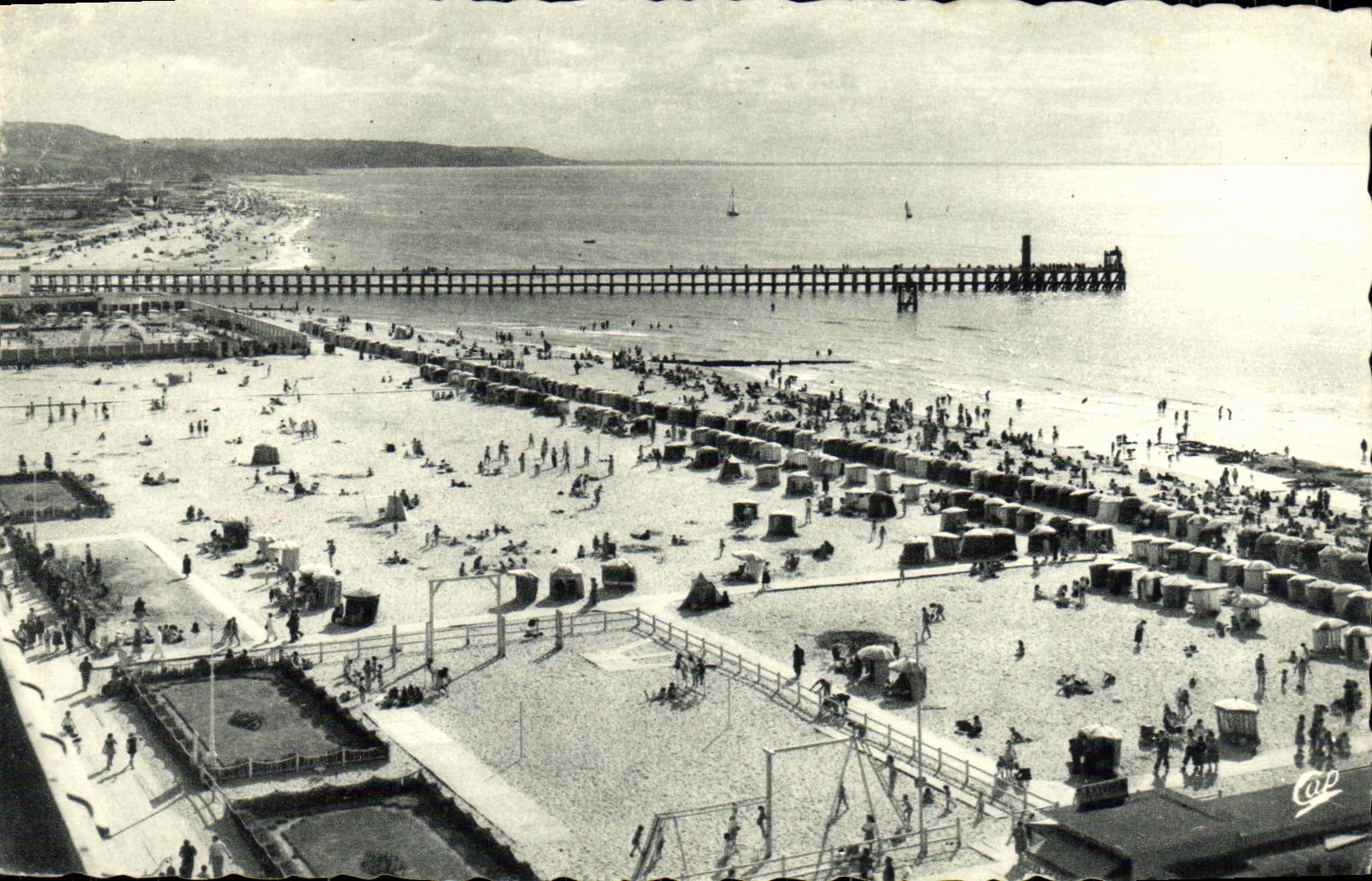 Deauville-Trouville — Vue générale des deux Plages et la nouvelle Jetée — édition Ammner Solatelle
