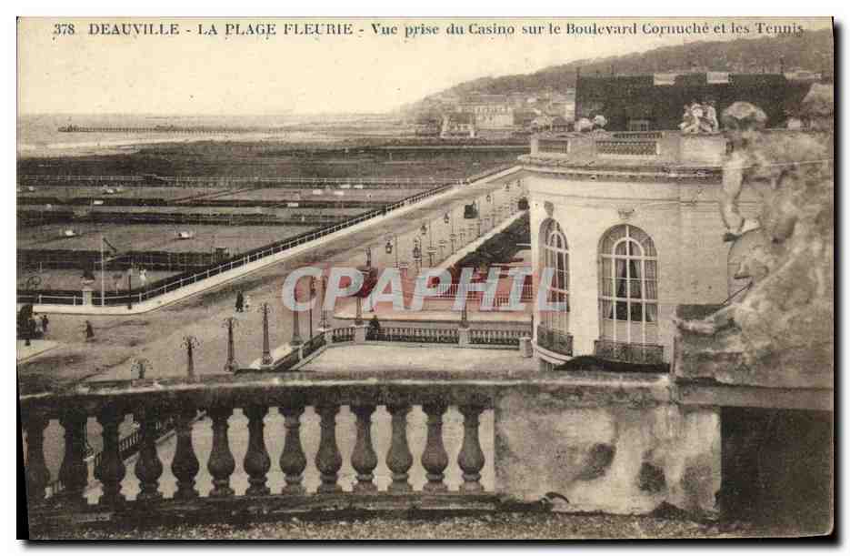 Deauville - La Plage Fleurie - Vue prise du Casino sur le Boulevard Cornuché et les Tennis